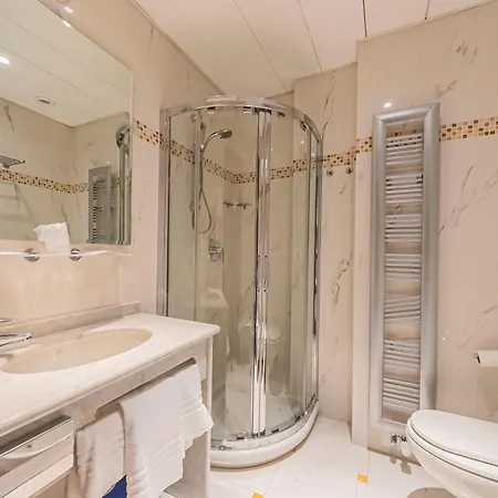 Dado International מלון 4*