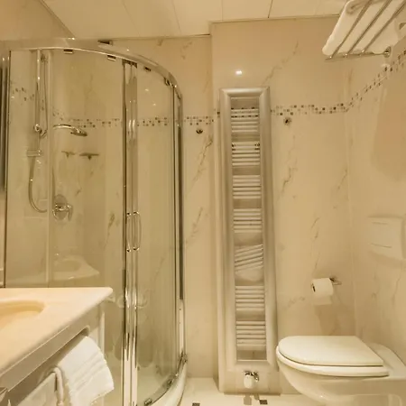 Dado International מלון 4*
