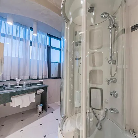 Hotel Dado International