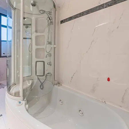 Dado International Szálloda