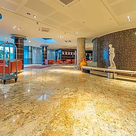 Hotel Dado International
