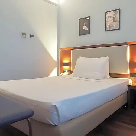 Hotel Dado International