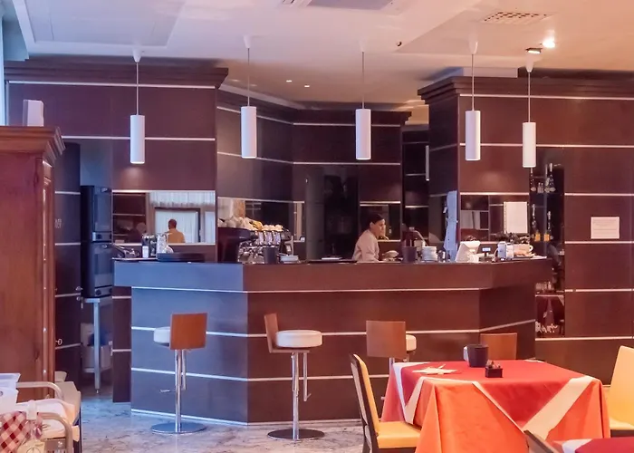 מלון Dado International