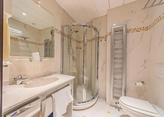 Dado International מלון 4*